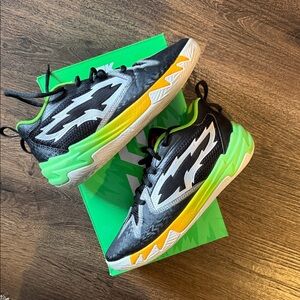 Kids size 2 PUMA scoot zero 2k PS basketball shoes